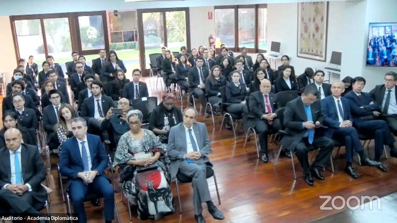 Charla Magistral "Literatura africana: una mirada desde el Perú"